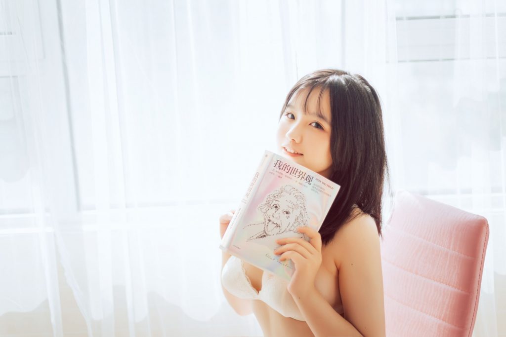 阿半今天很开心_写真coser美图作品合集下载|持续更新